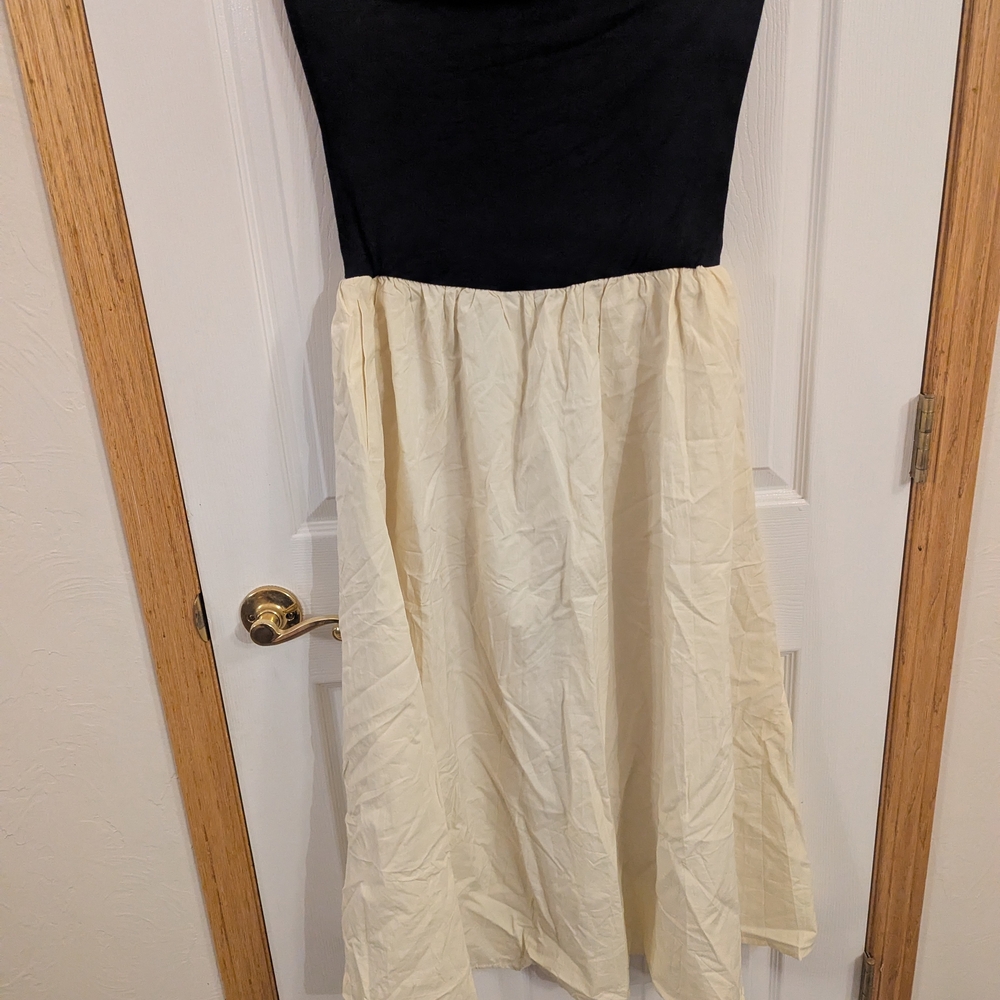 Chic Strapless Black and Cream Dress